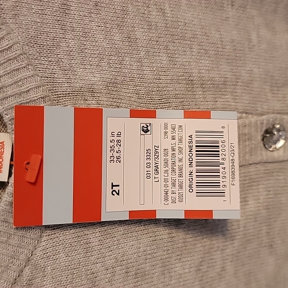 1 T shirt 1 long sleeve shirt and 1 sweater  bundle - Picture 9 of 12